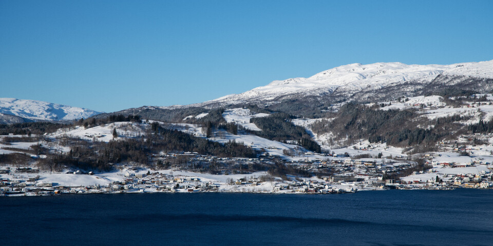Øystese ein fin vinterdag, 15. februar. Snart slår vêret heilt om.