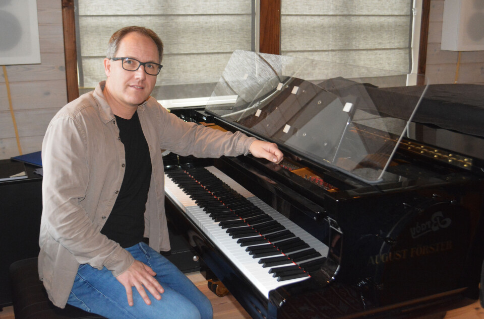 Utdanning som utøvande musikar var einaste som var aktuelt for Torgeir Kinne Solsvik. Innan andre fagområde er han sjølvlært. Alt han arbeider med, har parallellar til musikk.