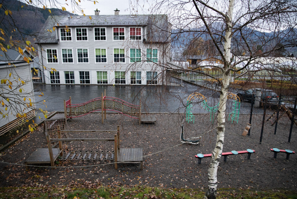 Fyrst betalte friskulen for oppussing – så betalte skulen overpris for eigedomen