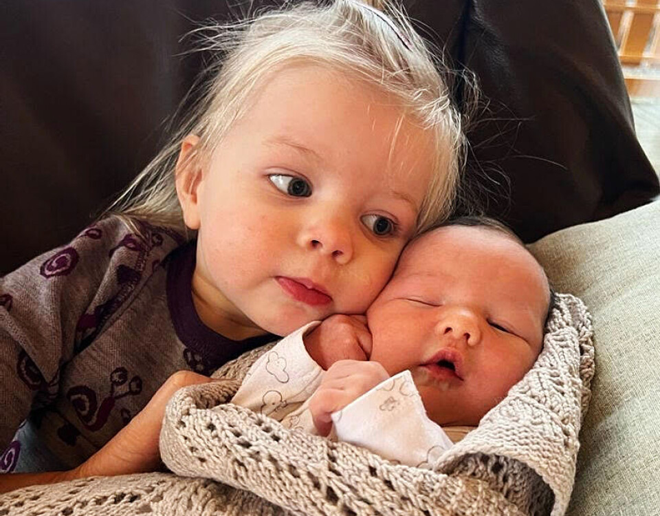 Me gratulerer vår kjære Lisa Blindheim i Ålesund med 2-årsdagen fredag 16. mai. Me vil og gratulera Lisa, mamma Ingvild Kleven Blindheim og pappa Øyvind Blindheim med veslejenta Eline som vart fødd 4. mars i år. Gode helsingar frå mormor og morfar, søskenbarn, tanter og onklar i Norheimsund og Oslo. Oldeforeldra i Norheimsund helsar og.