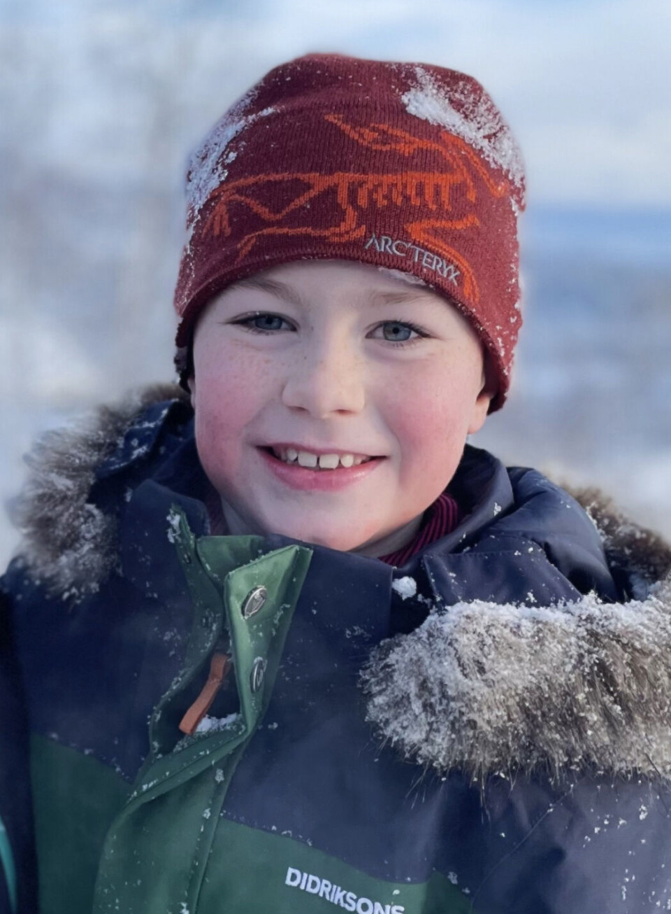 Hipp hurra for superhelten vår som har bursdag 22. mai!
Gratulerer også til onkel Audun same dag, og til bestefar Svein som vart 75 år 20. mai.
God klem frå Symre, pappen og mammo.