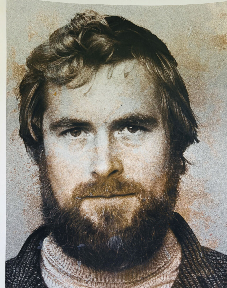 Kjære pappen og besten fyller år 2. juni. Det betyr ope hus på Øvre-Aksnes frå fem-tida. Gler oss til familiefeiring i juli, paps! Santé! Helsing bodn og badnabodn.