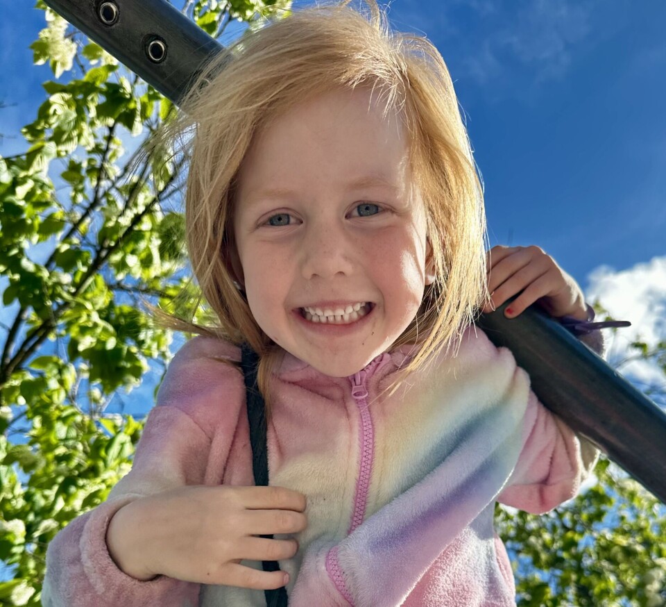 Hipp hurra for vår herlige, fine, gode Myntevenn som har bursdag 10. juni! Vi er kjempeglad i deg! Bursdagsklemmer fra Perle, Bror, pappa og mamma.