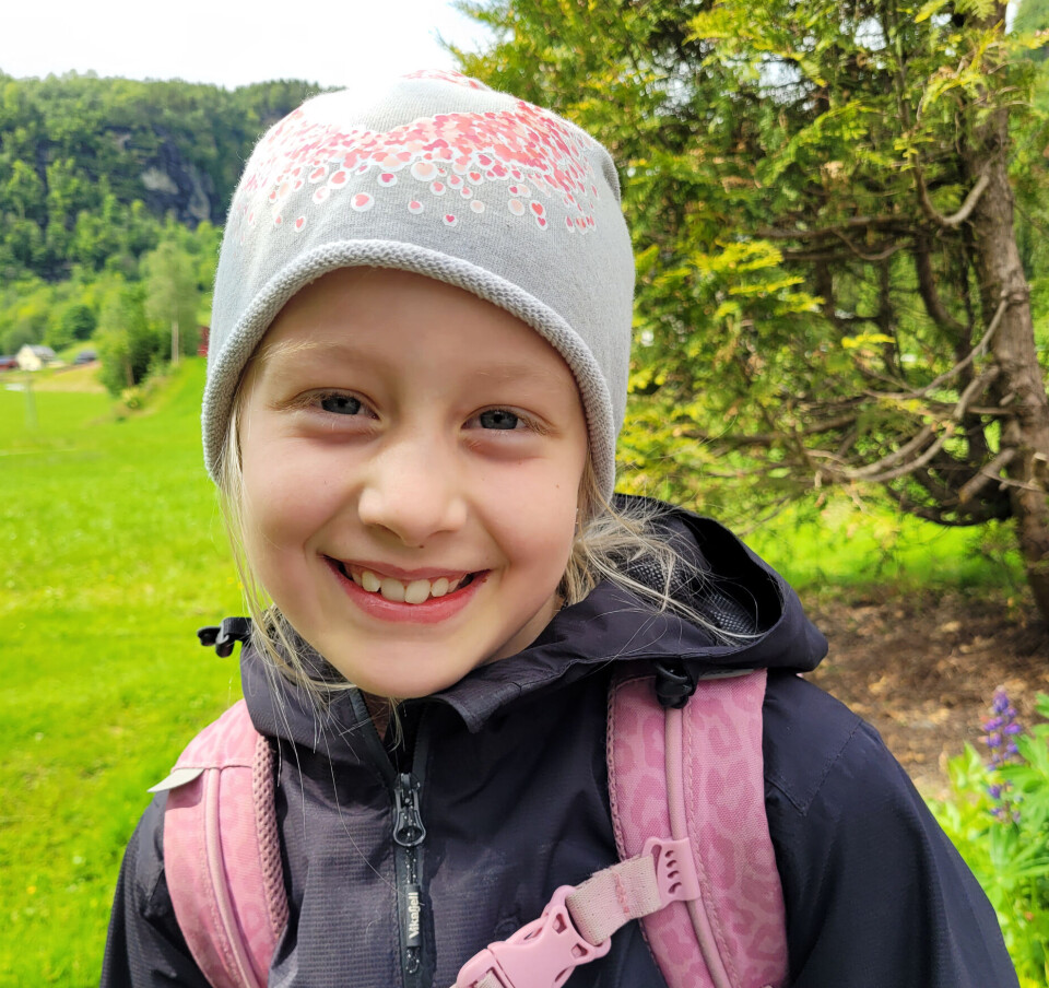 Gratulerer med dagen til vakraste Ingrid vår som fyller 9 år 13. juni.
Hipp hurra for deg, for det fine smilet ditt, og for at du er så snill og god!
Me er så uendeleg glade i deg!
Massevis av klemmar frå
bestemor og bestefar i Omvikdalen,
farmorbesto og besten i Netelandshagen og frå alle dei andre i familien din.