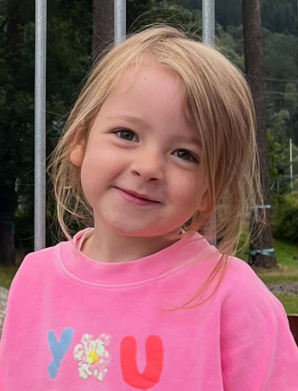 Hipp hurra for gode Tiril som fyller seks år 19. juni! Me er uendeleg glade i deg og gler oss til feiring på Voss.
Klemmar frå tante Bjørg-Marit, bestefar og bestemor i Norheimsund.