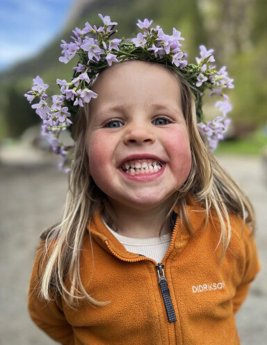 Hipp hurra og hurra meg rundt for Tale Botnen Løvås som fyller 4 år den 15.07. Velkommen til fjells og bursdagsfeiring hos mormor og besten. Vi er såååååå glade i deg.