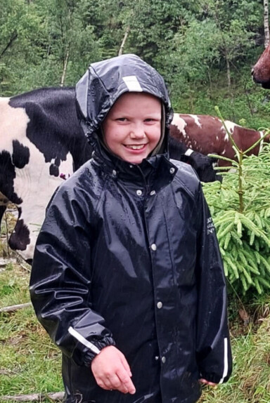 Hurra for gode Erik som fyller 10 år 12. juli! Me gler oss til å feira deg i lag med familie og vener. Klem frå mammo, pappen og Daniel.