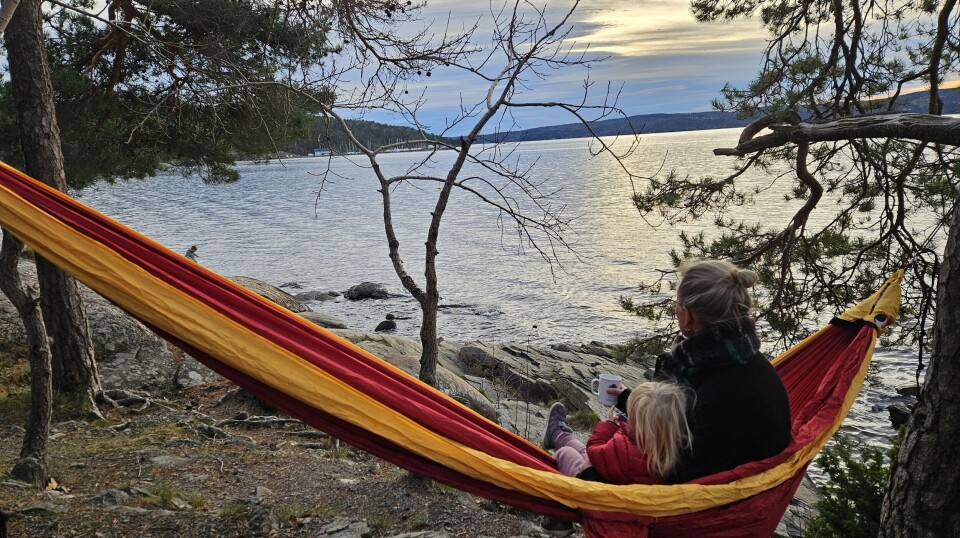 Ingrid Næss-Holm i Framtiden i våre hender meiner ferie i nærmiljøet kan vere godt for oss. Her er ho sjølv på ferie med familie.