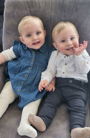 Hipp hurra for Signe og Sverre som fyller 1 år 2. august. Me er kjempeglad i dåke! Klem fra besteforeldre, tanter, onklar og søskenbarn.