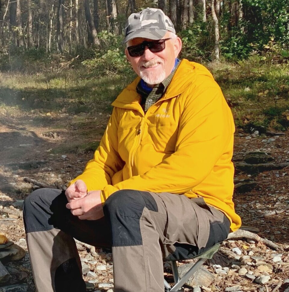 Hipp hurra for vår gode morfar/pappa/
svigerfar som fyller 70 år 13. august!
Du er alltid hjelpsom og stiller opp,
sprek og går gjerne fra topp til topp!
En alt-mulig-mann som fikser det
meste. Gratulerer med dagen til verdens
beste! Bursdagsklem fra jentene dine
med familie.