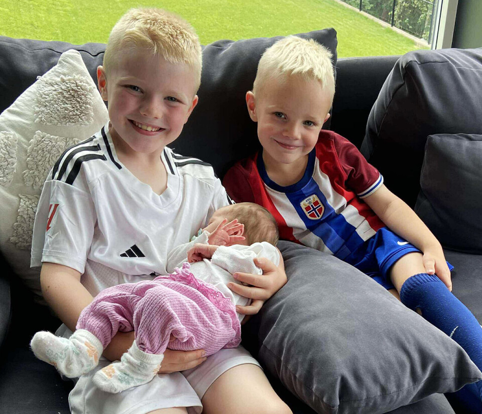 Den 26. juni vart Vegard og Håkon stolte storebrødre til vesle Andrea. Besteforeldre, oldeforeldre, tanter, onkler og søskenbarn i Jondal, Tørvikbygd, Øygarden og Bergen gratulerer så mykje til Silje og Berge med ei nydeleg lita jente.