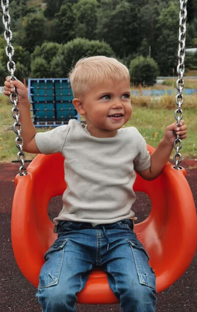 Vi vil gratulere Lauritz Skeie Aga med 3-årsdagen 14. september. Love you. Bursdagsklemmer fra besto & besten, tanter og onkler.
