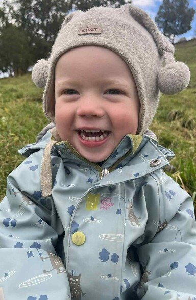 Hipp hurra for gode Elias som fyller tre år! Me er uendeleg glade i deg og gler oss til feiring på Voss! Klemmar frå tante Bjørg-Marit, bestefar og bestemor.