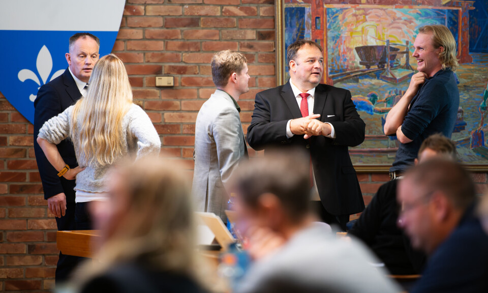 Ordføraren vil gripa inn i måten byggjesaker vert handsama på. Rådmannen ser på det som tillit.