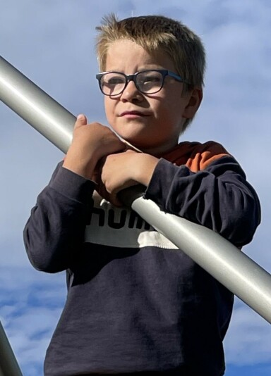 Me gratulerer vår kjære Isak Eide i Norheimsund med 8-årsdagen måndag 13. oktober . Gode helsingar frå mormor og morfar, søskenbarn, tantar og onklar i Ålesund og Oslo. Oldeforeldra helsar og.